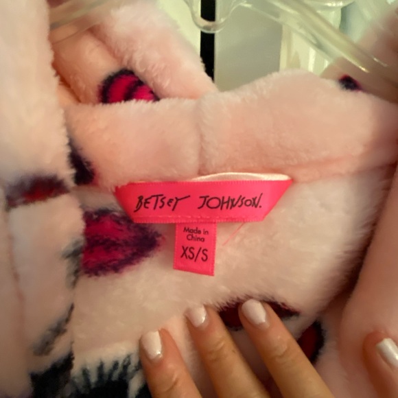 Betsey Johnson Fluffy Robe - Picture 4 of 4